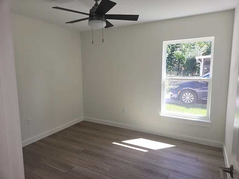 223 S Forest Ave — Photo 9