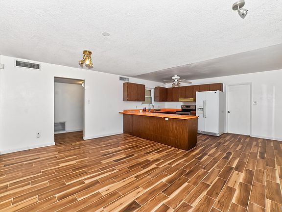 3rd image of 7846 S Pritchard Ave