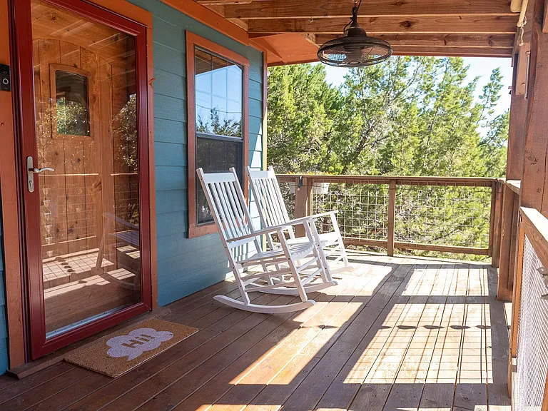 1381 Greenbriar Dr — Photo 3