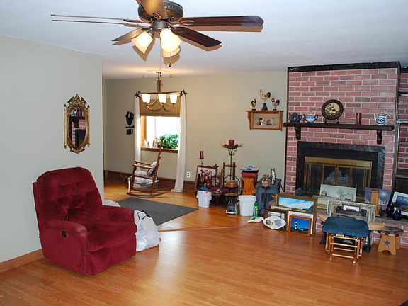 3rd image of 709 Beachwood Blvd