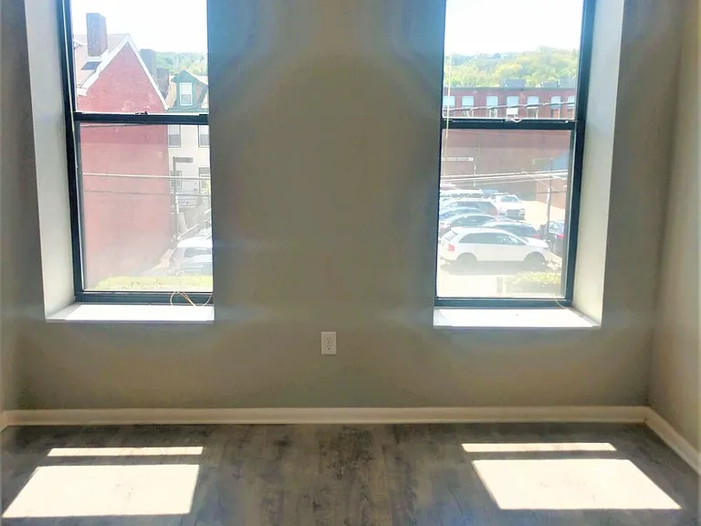 2323 Sidney St — Photo 7