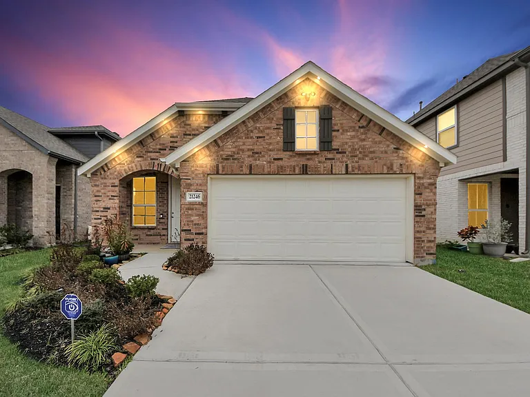 21246 Montego Bay Dr — Photo 37