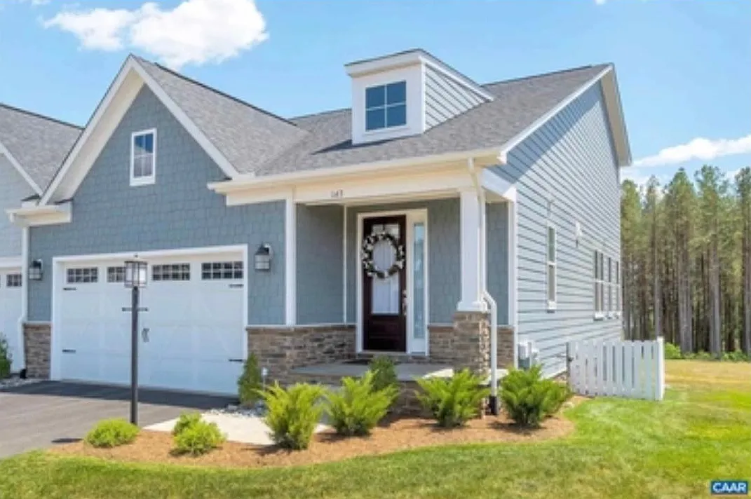 163 Bayberry Ln — Photo 1