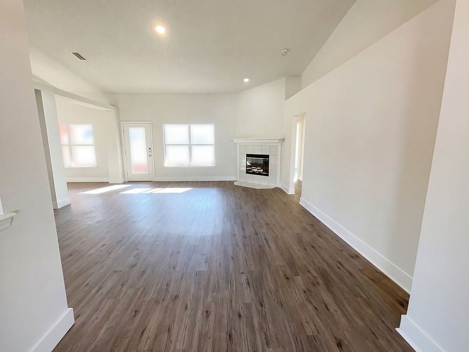 1st image of 979 Tammy Cove Ln