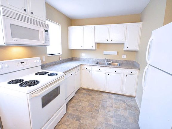 4th image of 85-95 Illinois Ave #95-M