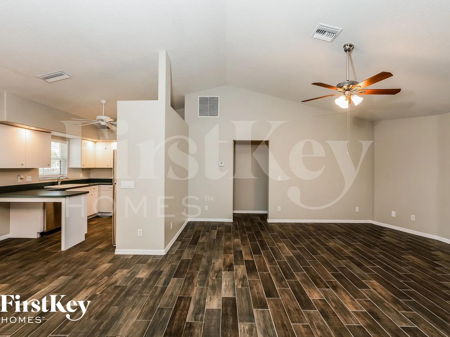 3 bed, 2.0 bath, 1410 sqft, $2,325 — Photo 3