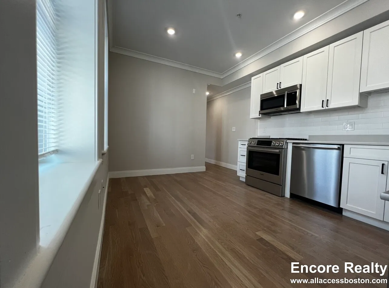 2 bed, 675 sqft, $4,050 — Photo 3