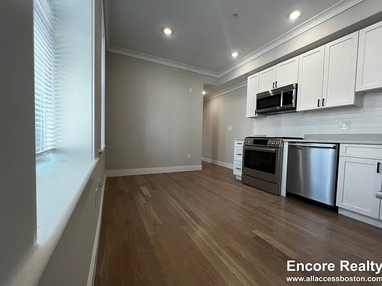 42 Englewood Ave #3 — Photo 3