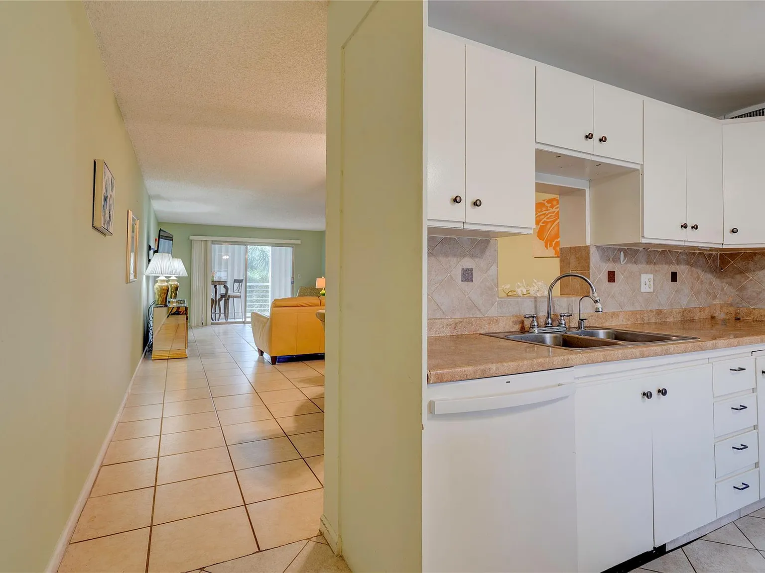 2 bed, 2.0 bath, 1162 sqft, $3,500 — Photo 4