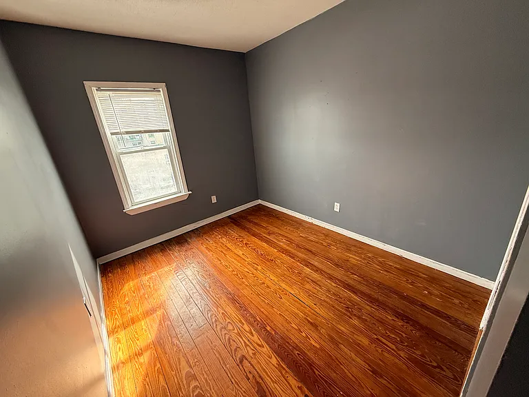 1823 Pleasant St #3F — Photo 8
