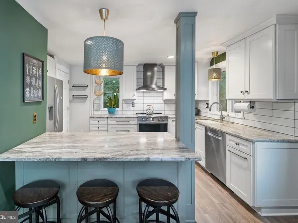 6822 Lawnton St, Philadelphia, PA 19128