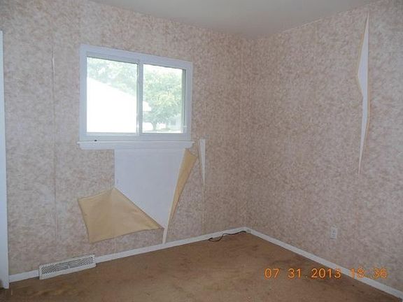 5th image of 362 SE Donna Dr
