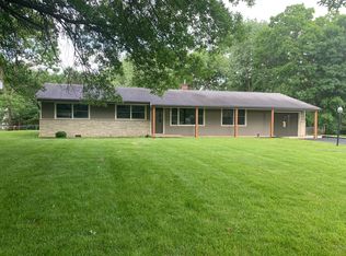 577 S Meadow Ln, Zionsville, IN 46077