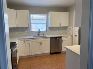 823 S Lake Dr, Lantana, FL 33462