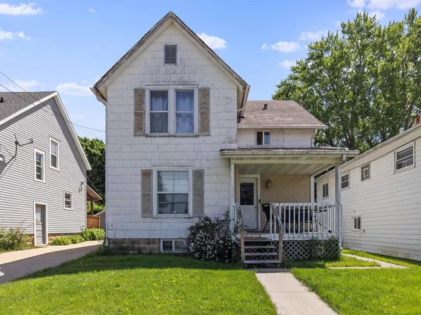 1341 S Walnut Ave, Freeport, IL 61032