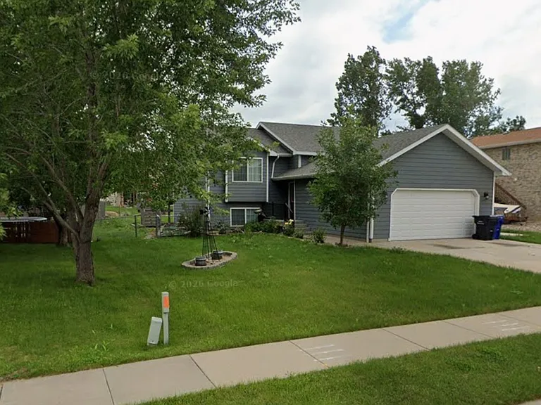 549 Hanover Dr — Photo 1