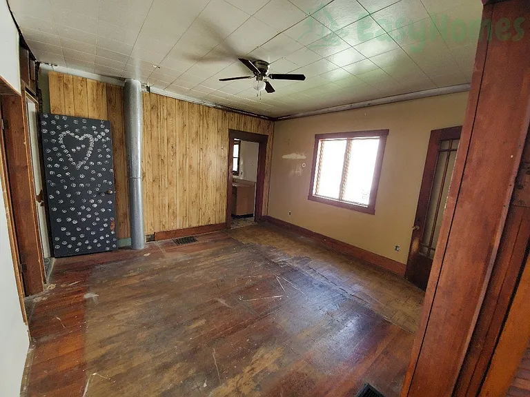 824 S 6th St — Photo 2