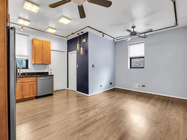 841 W 33rd St #1R — Photo 5