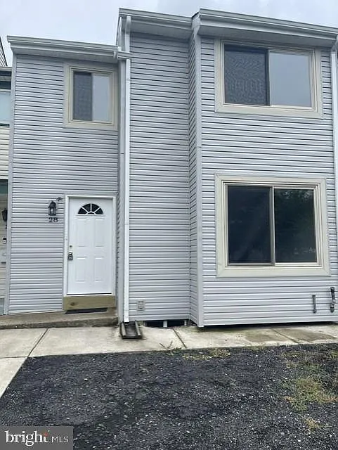 3 bed, 1.5 bath, 1300 sqft, $1,895 — Photo 1