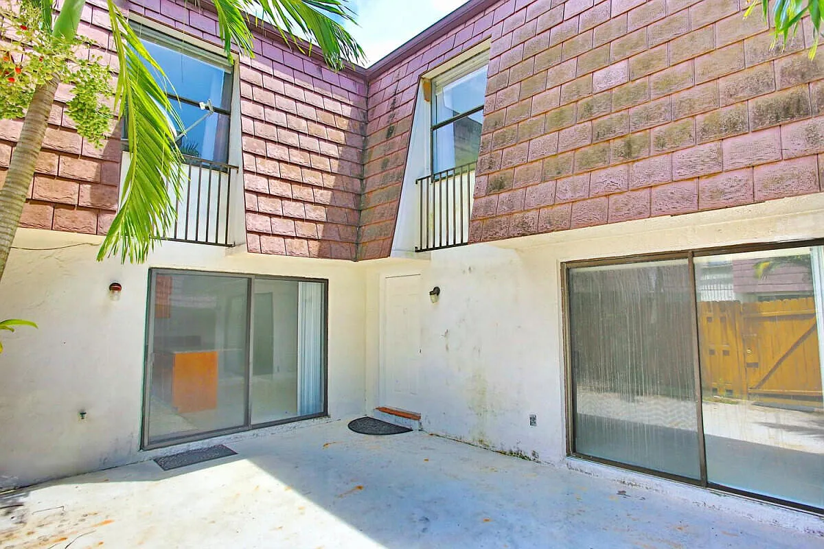 2 bed, 2.5 bath, 1284 sqft, $2,550 — Photo 3