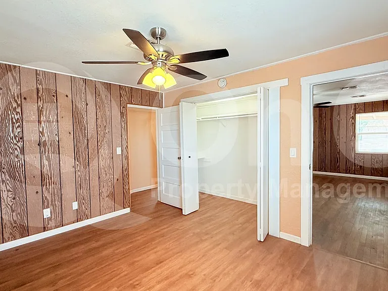 300 W 9th St — Photo 11