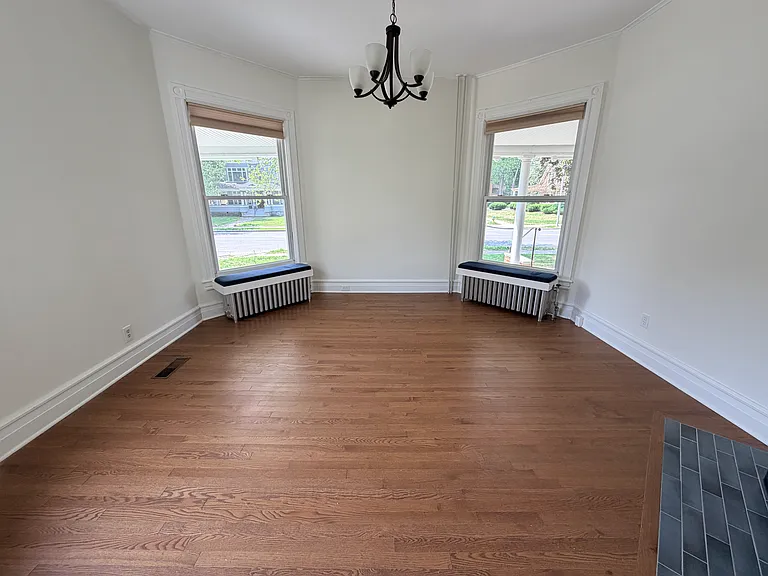 447 Glen St #1 — Photo 8