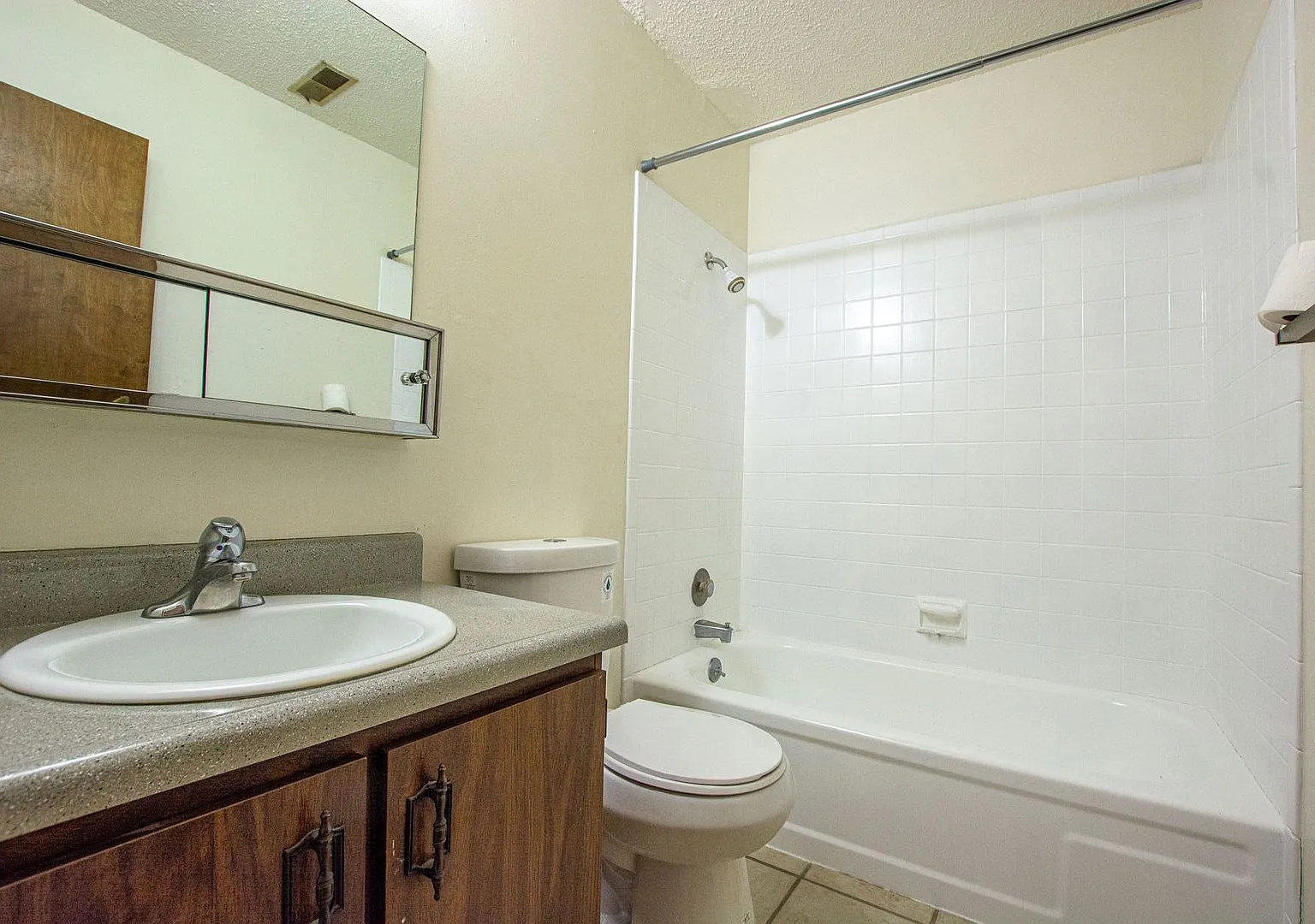 2332 N. Cotner Blvd — Photo 4