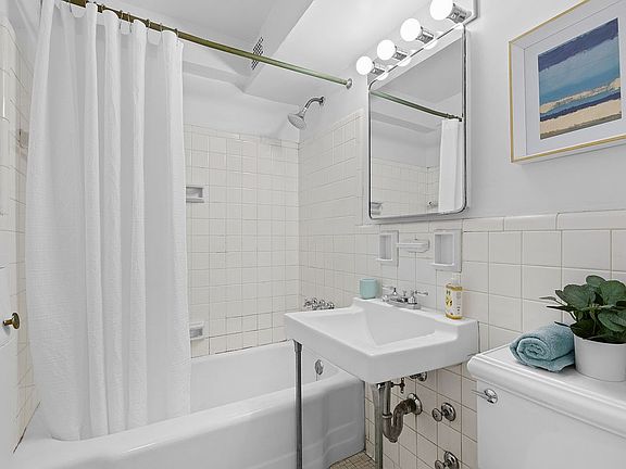 4th image of 333 E 55th St APT 10G