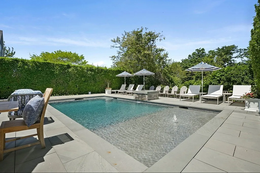 5 bed, 4.5 bath, 3200 sqft, $25,000 — Photo 3