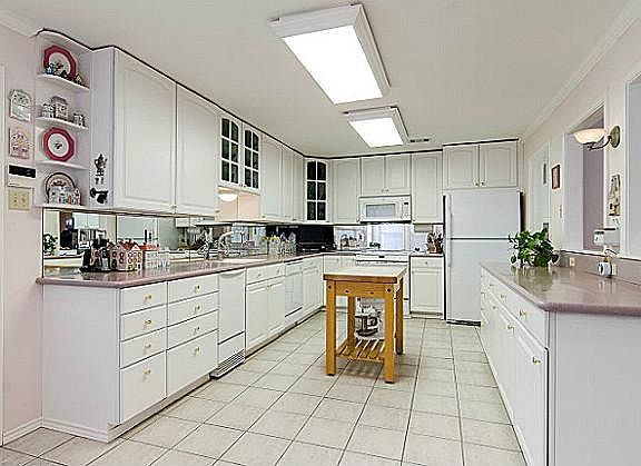 4th image of 426 Country Side Ln