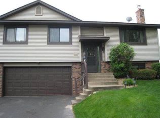 566 Donegal Cir, Shoreview, MN 55126