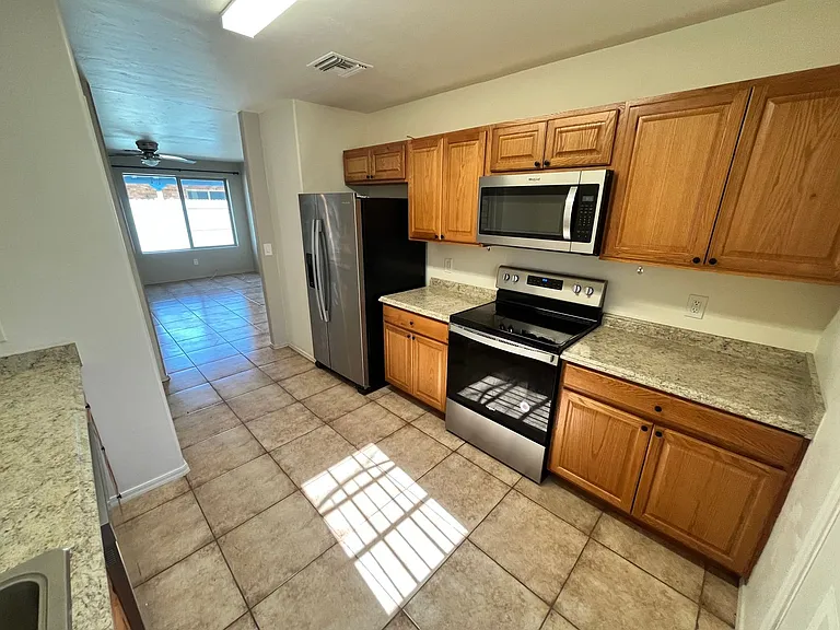 1303-1313 W Cedar St — Photo 8