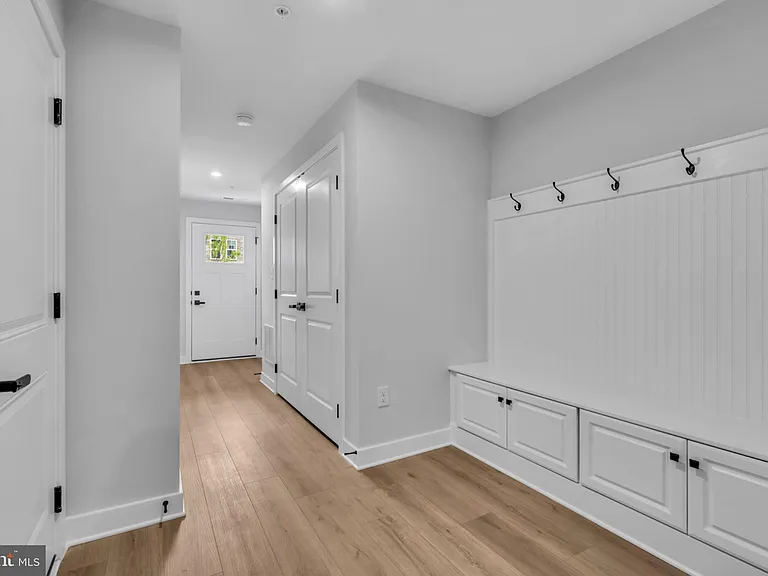 9 Foxwood Dr — Photo 5
