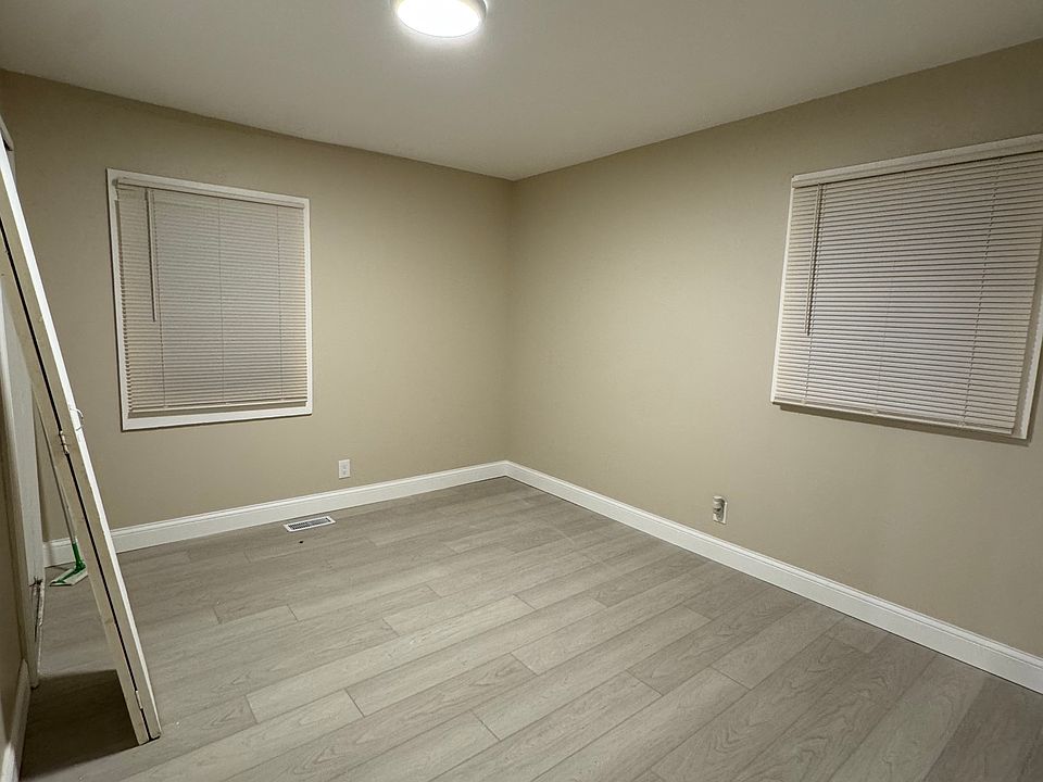 2nd image of 708 Ridge Cir