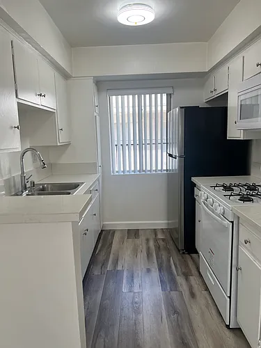 18560 Burbank Blvd #2 Photo 1 18560 Burbank Blvd #2 Photo 1