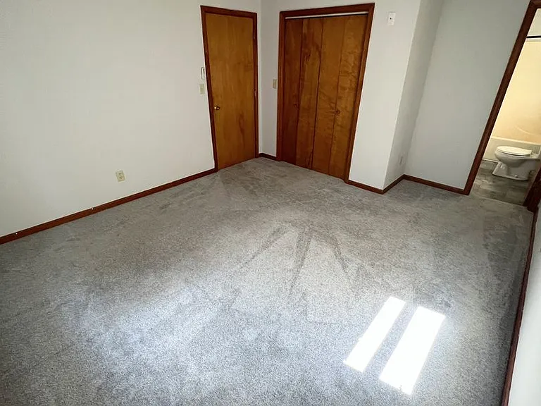 1512 Greenview Dr — Photo 8