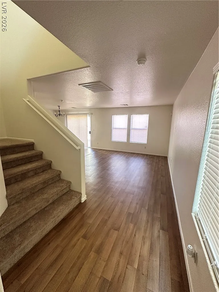 3 bed, 2.5 bath, 1505 sqft, $1,942 — Photo 3
