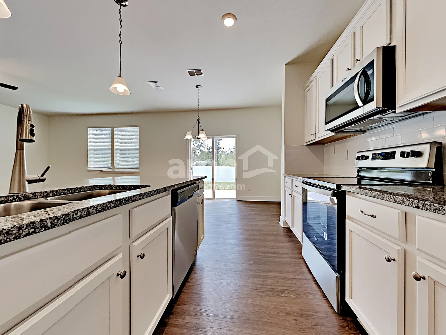 3 bed, 2.5 bath, 1886 sqft, $2,125 — Photo 4