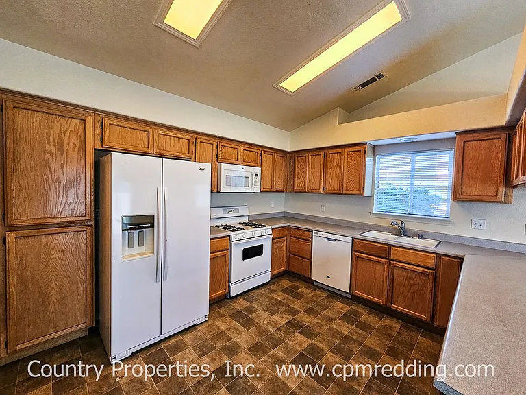 971 Paramount Way — Photo 6