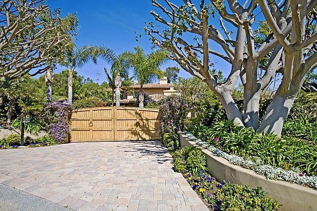 Custom gate entrance