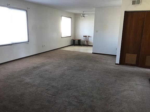 5th image of 320 Elm St