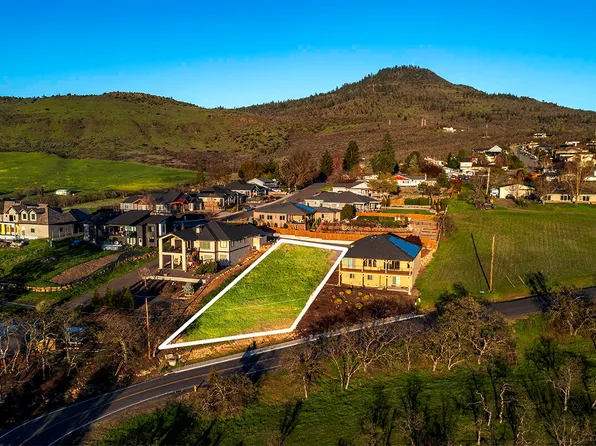 3258 Annapolis Dr, Medford, OR 97504