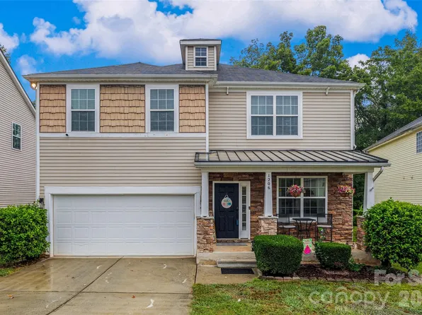 1206 Bottle Brush Ln, Harrisburg, NC 28075