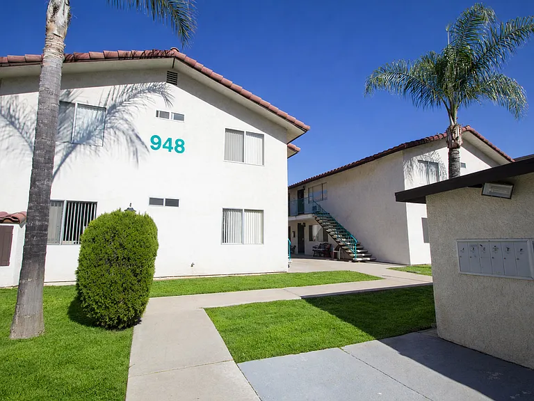948 E Chase Ave — Photo 2