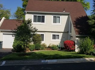 1468 Roundleaf Ct, Reston, VA 20190