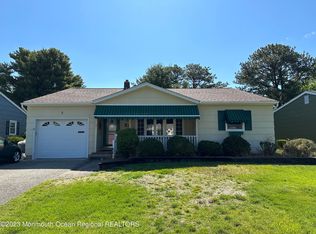 3 Sherwood Ln, Toms River, NJ 08757