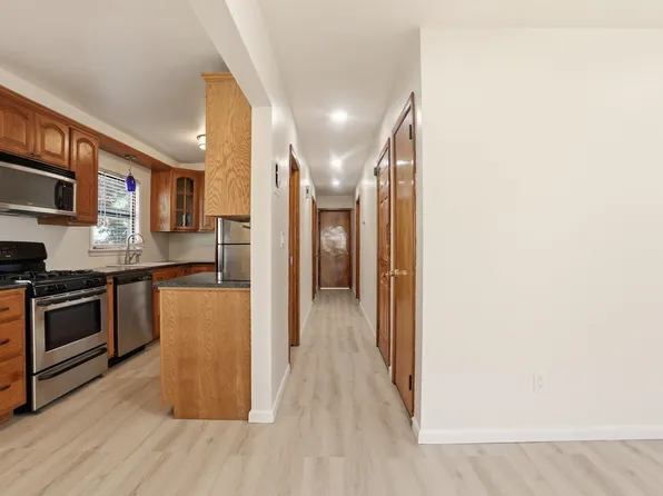 576 Avenue East image 11 of 17