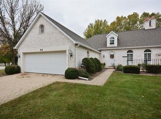 22 Hillcrest Dr, Sugar Grove, IL 60554