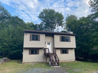 896 Country Place Dr, Tobyhanna, PA