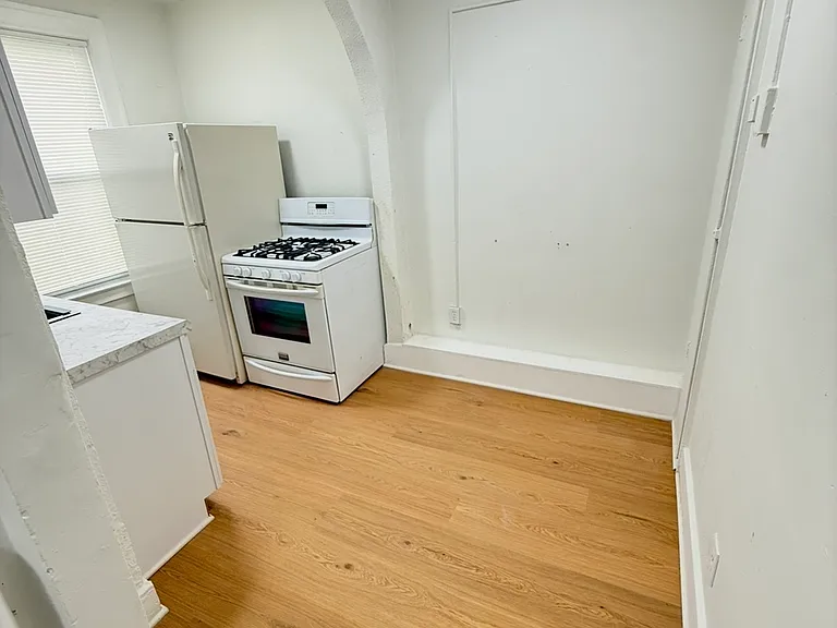 98 S Edith St #104 — Photo 4